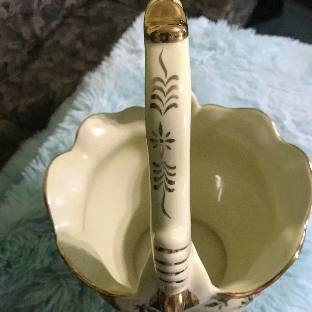 The Ivory & Roses Series Porcelain Vase Basket 12